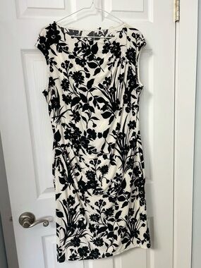 Chaps Black & White Floral Midi Sheath Dress